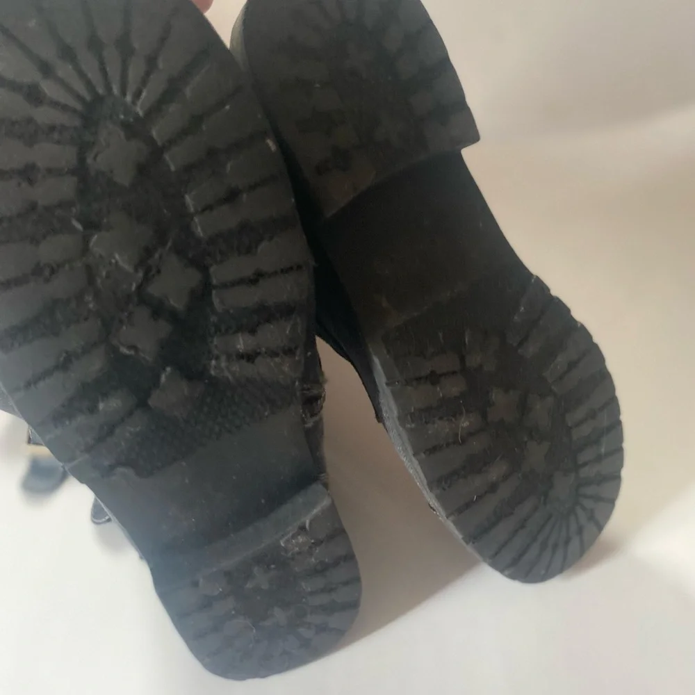 Boots - Picture 4 of 15